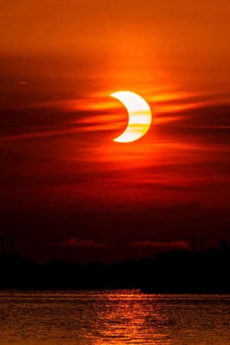 Capa - eclipse solar
