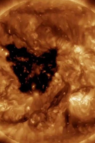 Capa - sol buraco coronal