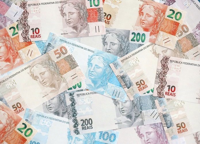 Várias notas de real