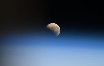eclipse-lunar-espao-365x232