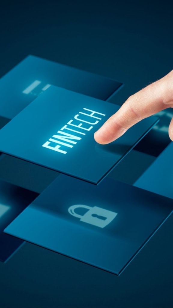 Dedo tocando em um quadrado com a palavra "fintech"