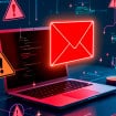 ilustração mostrando um notebook, com imagens de um envelope simbolizando um e-mail e diversos símbolos de alerta em volta