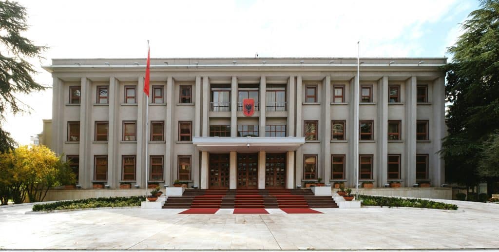 edifício gabinete albânia