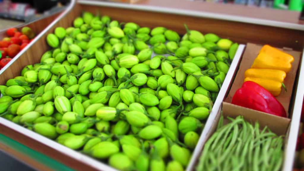 Barraquinha de jiló em feira livre