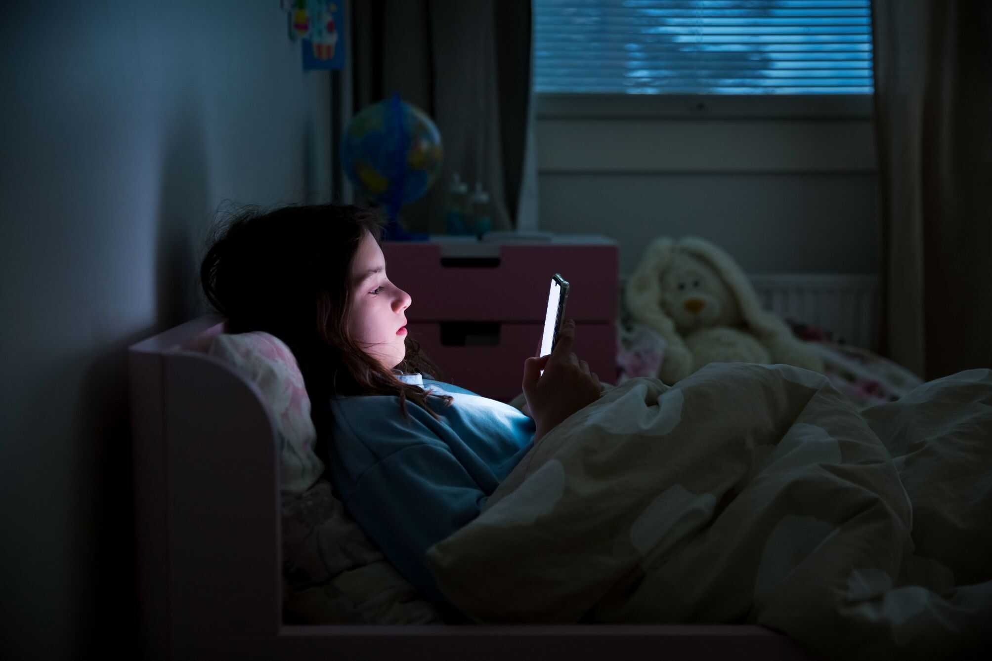 O que significa a investigação contra chatbots de IA para proteger adolescentes?