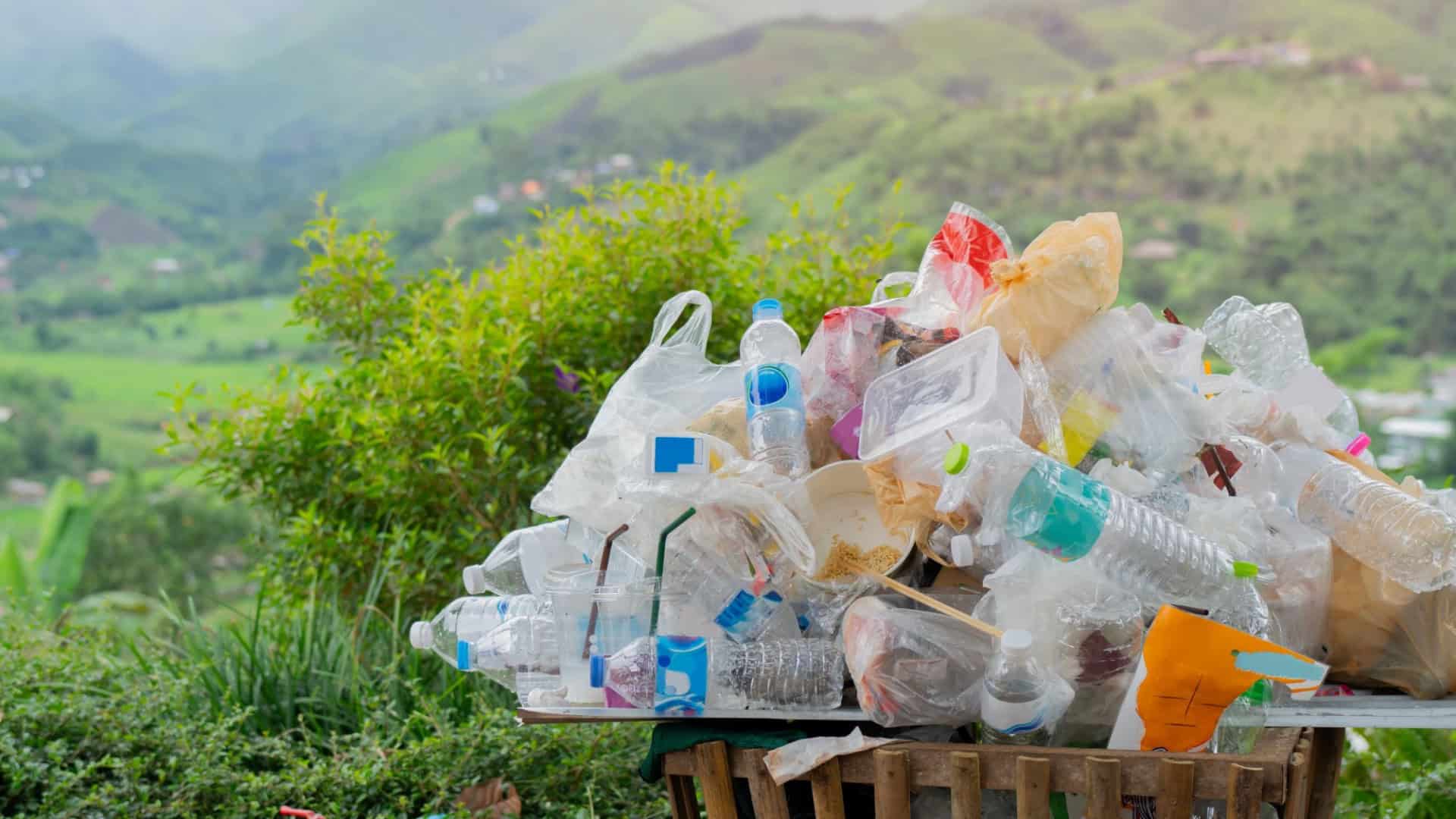 lixo plastico