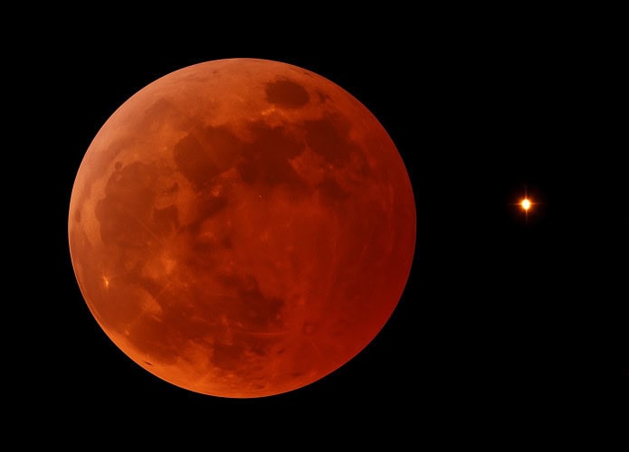 lua-de-sangue-saturno-695x500