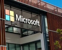 Logo da Microsoft na frente de uma loja