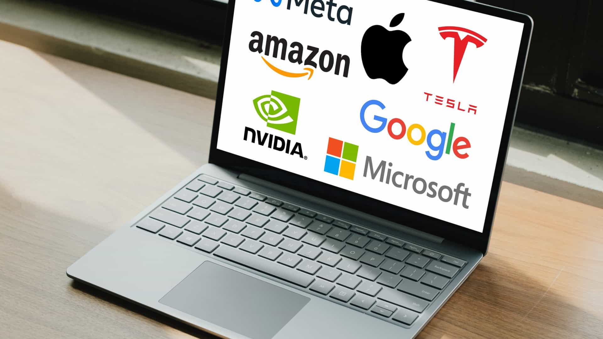 Logos das empresas chamadas de sete magníficas na tela de um notebook