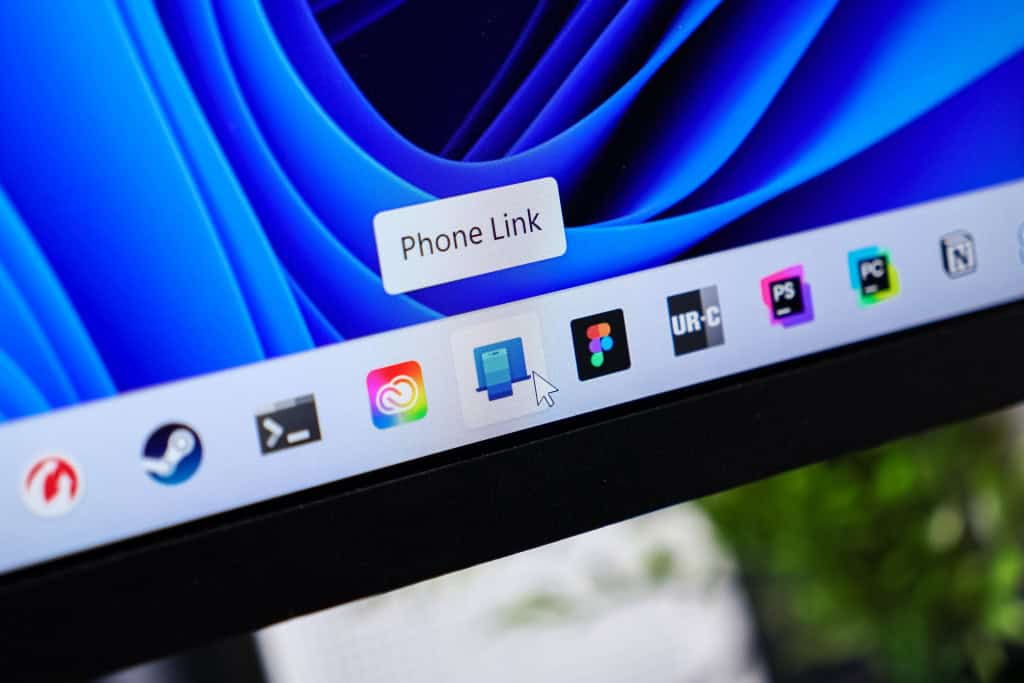 Imagem mostra detalha de tela de computador com ícones de apps