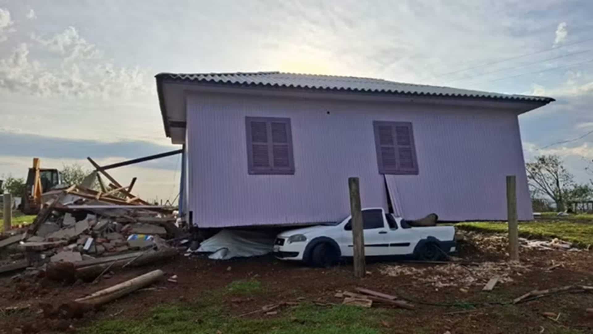 tornado que atingiu a cidade de barra bonita, em santa catarina