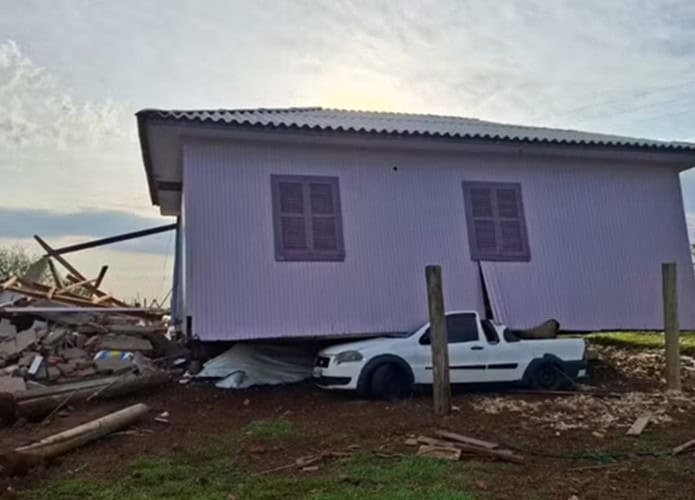tornado que atingiu a cidade de barra bonita, em santa catarina