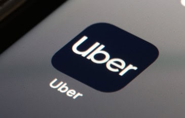 Ícone do Uber na tela de um smartphone
