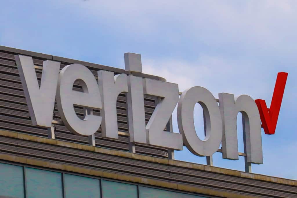 Logo da Verizon em um prédio
