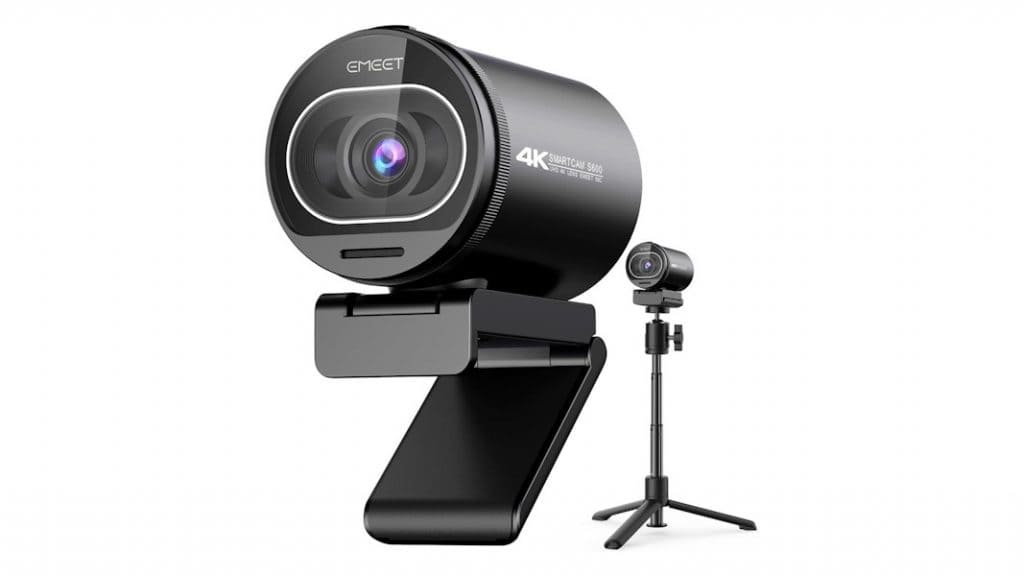 As melhores webcams para ensino à distância ou home office Com a popularização do ensino à distância e do trabalho remoto, webcams se tornaram ferramentas indispensáveis para estudantes e profissionais que precisam de qualidade para comunicação online. Seja em reuniões, ou mesmo em aulas virtuais, escolher uma webcam adequada faz toda a diferença na clareza da imagem, áudio e até na praticidade do uso no dia a dia. EMEET Webcam 4K S600 com Tripé