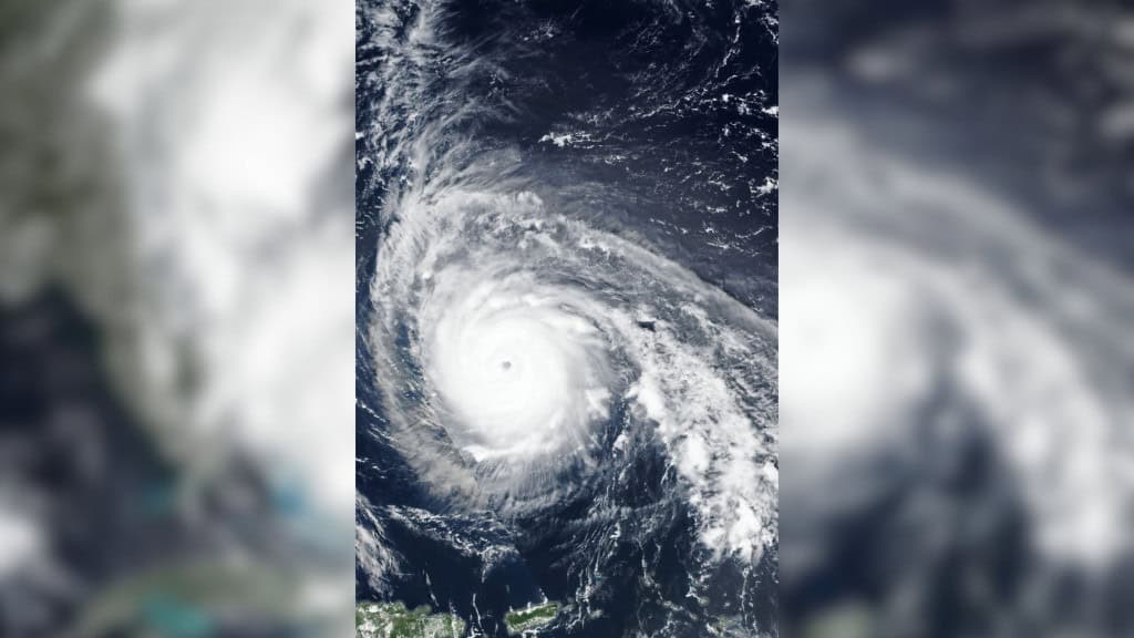Imagem de satélite do furacão Humberto no Atlântico