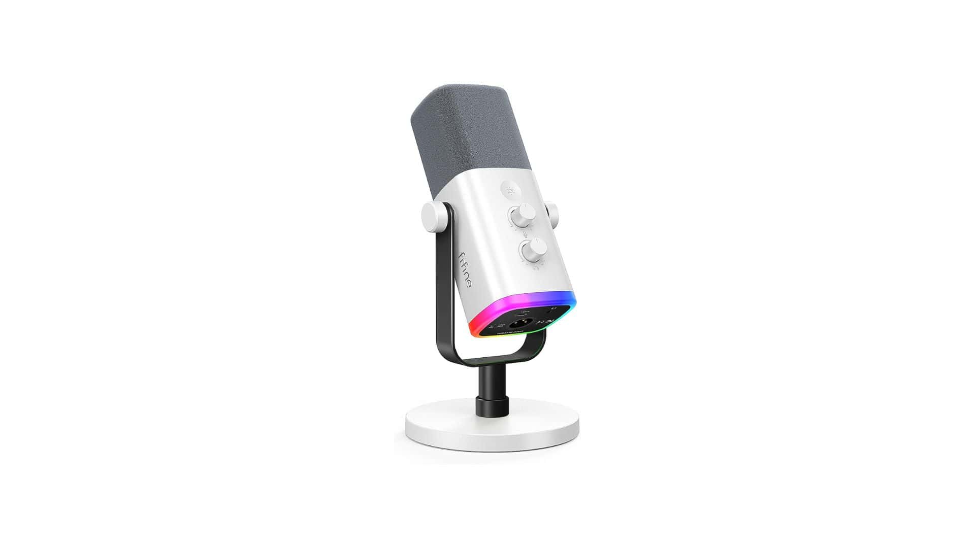 Para produção de conteúdo online: microfone FIFINE AM8 em oferta Em um cenário cada vez mais voltado para transmissões ao vivo, podcasts e criação de conteúdo, o áudio de qualidade se tornou indispensável. E se antes um bom microfone custava caro ou exigia equipamentos adicionais, agora ter um modelo de alta qualidade é fundamental para diversos tipos de profissionais que trabalham com a web. Para produção de conteúdo online: microfone FIFINE AM8 em oferta