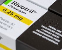 São Paulo, SP, Brasil – 12 de dezembro de 2020 – Comprimidos de Rivotril (Clonazepam), medicamento para ansiedade e depressão, imagem editorial.