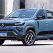 Renault Kwid E-Tech 2026 estacionado na diagonal