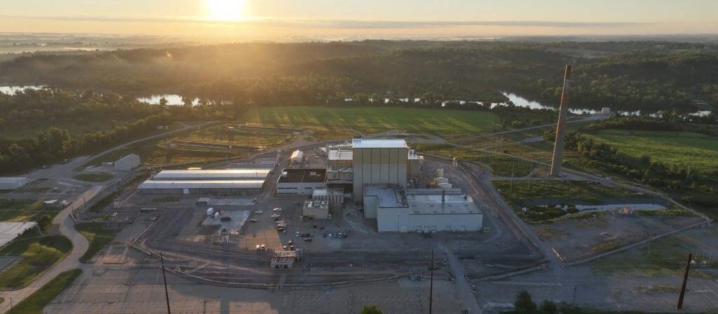 Usina nuclear será reativada em Iowa para alimentar data center do Google A reativação da usina de Duane Arnold, a única usina nuclear de Iowa, nos Estados Unidos, será apoiada pelo Google. A big tech anunciou a compra de energia da planta de 615 MW como fonte de energia livre de carbono 24 horas por dia, 7 dias por semana, para ajudar a alimentar a crescente infraestrutura de nuvem e inteligência artificial.  Duane Arnold usina