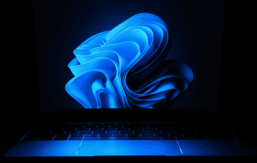 Notebook com fundo de tela do Windows 11