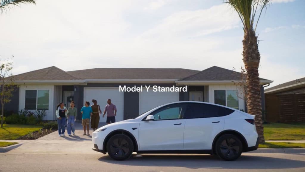 Lateral do novo Model Y Standard, SUV da Tesla