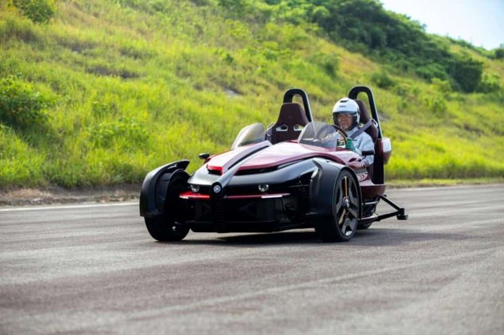 Triciclo elétrico da Yamaha aposta em direção nas três rodas e sensação inédita ao dirigir