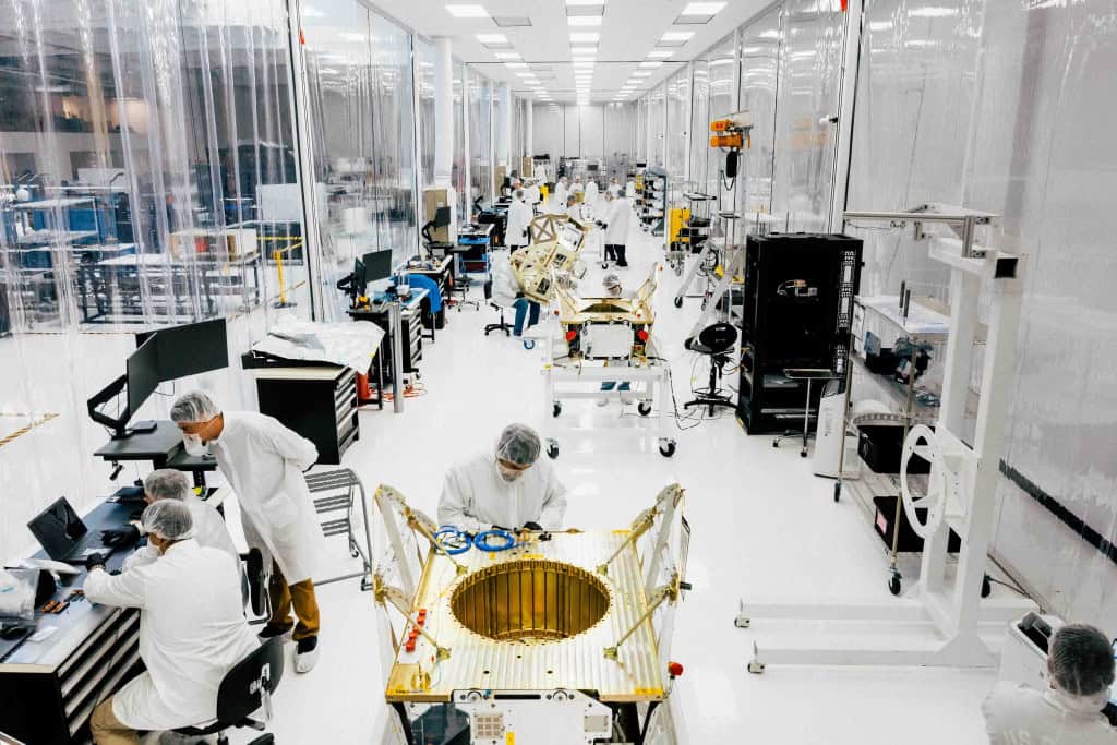 Fábrica de satélites da Apex em Los Angeles