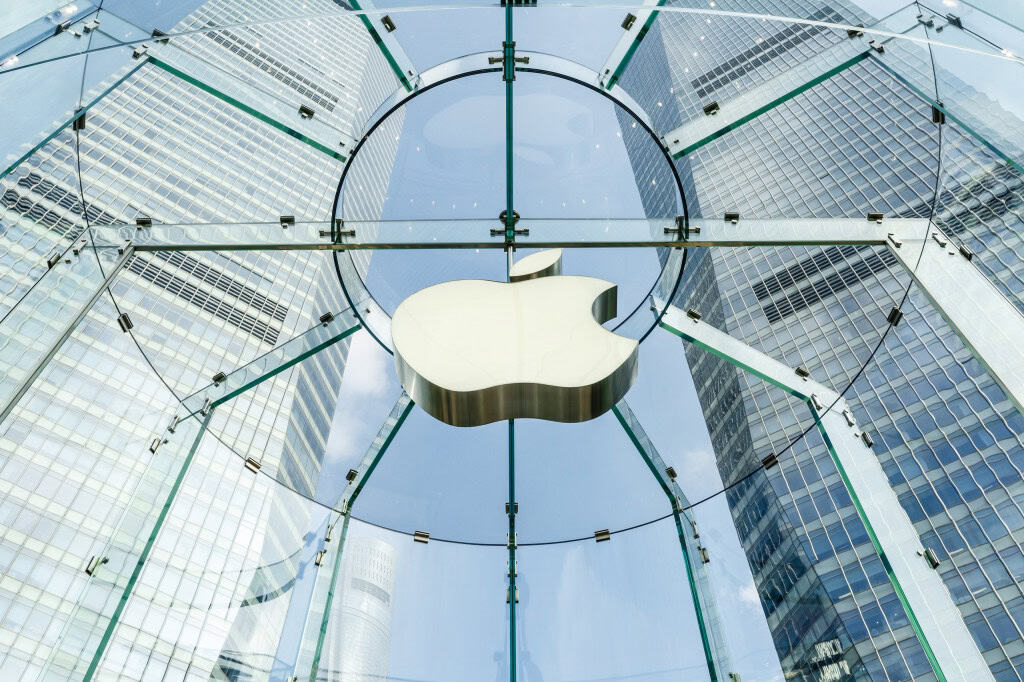Logo da Apple em fachada de loja na China