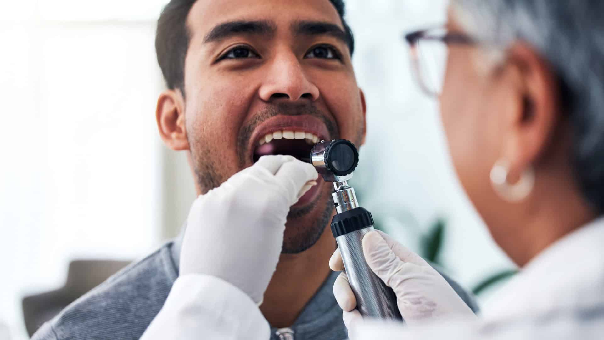 Tecnologia brasileira usa saliva para rastrear metástase de câncer de boca