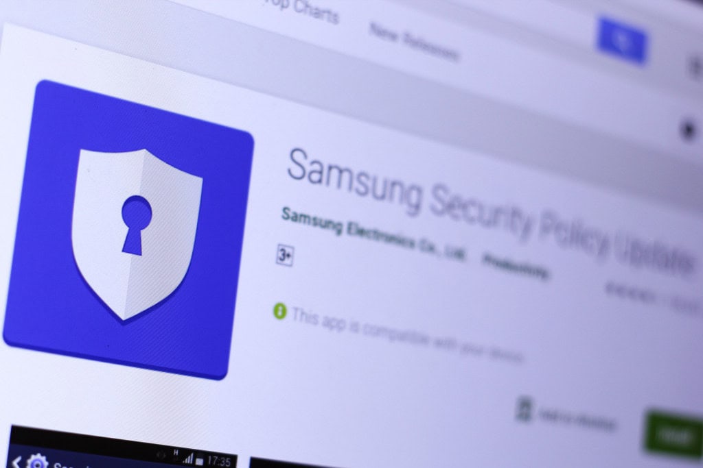 Imagem mostra detalhe do app  Samsung Security Policy Update na tela do laptop.