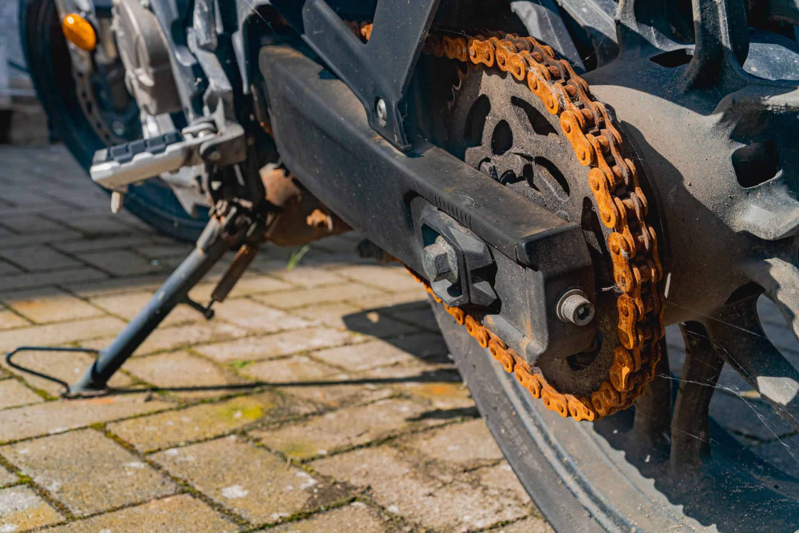 Corrente de moto enferrujada