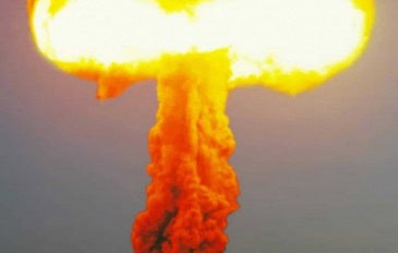 Capa - arma nuclear anthropic