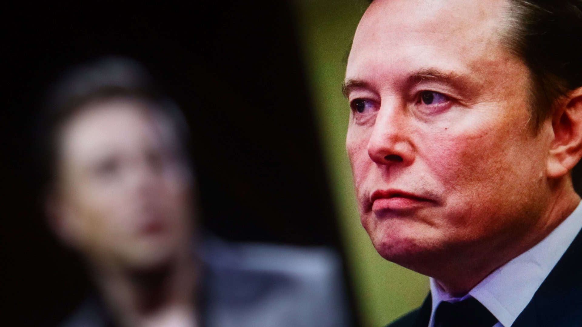 Grokpédia destaca conquistas e omite críticas a Musk em disputa com Wikipédia