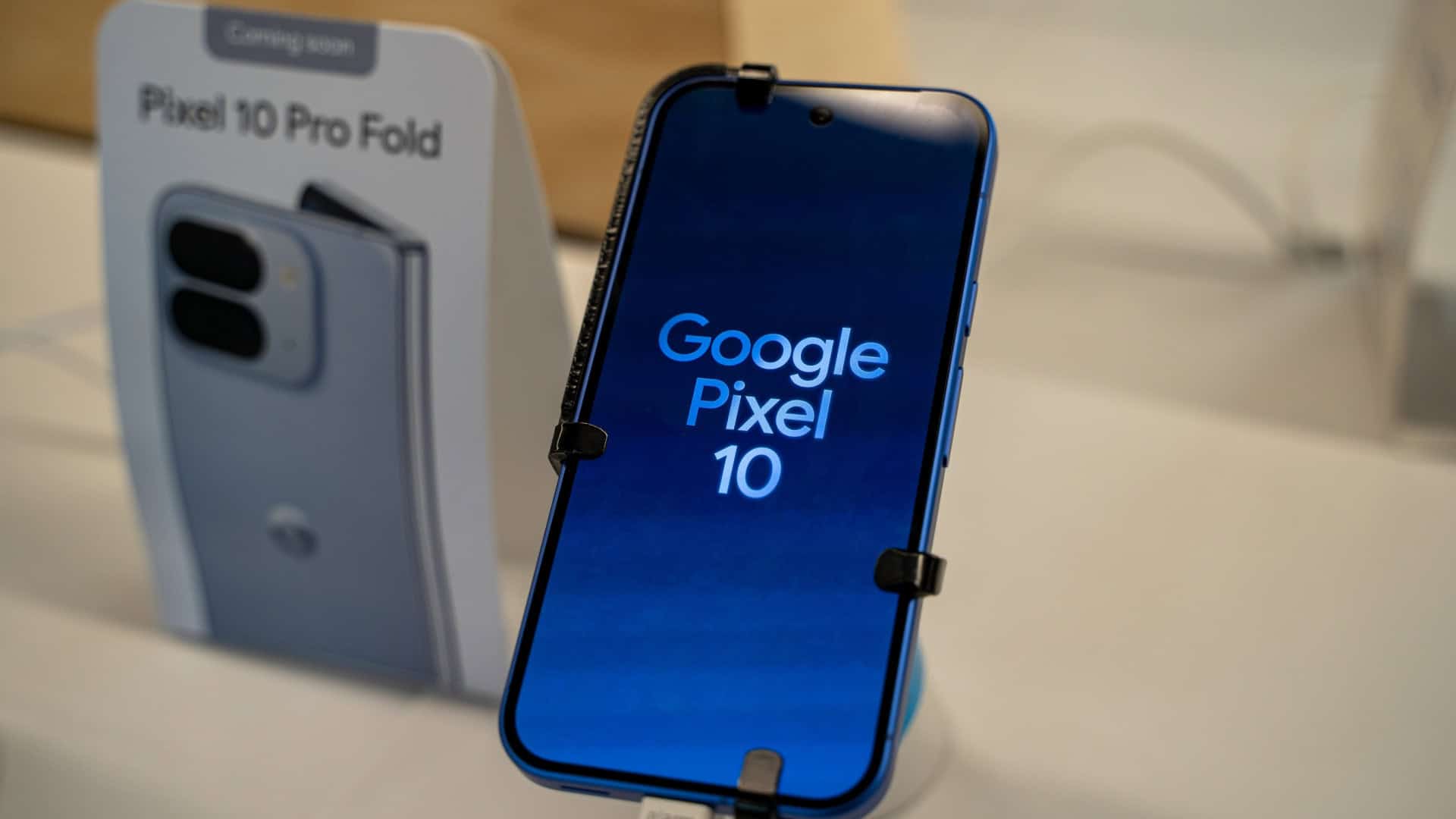 Google Pixel 10 enfrenta bug que causa travamento de apps