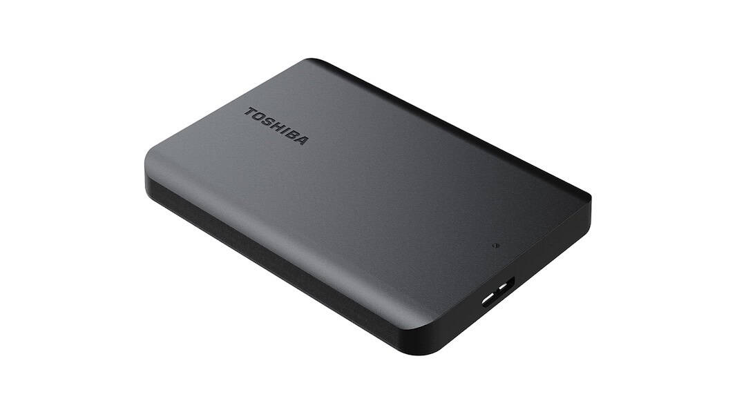 Guarde tudo o que quiser: HD Toshiba Canvio Basics de 2 TB em promoção Ter espaço de sobra para guardar fotos, vídeos, documentos e backups é essencial, e um HD externo de 2 TB oferece exatamente isso. Com tamanho compacto e boa capacidade, esse tipo de dispositivo é voltado para quem precisa manter grandes volumes de dados seguros e organizados, com transferência rápida e funcionamento simples por conexão direta com o computador. Guarde tudo o que quiser: HD Toshiba Canvio Basics de 2 TB em promoção