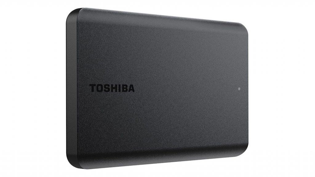 Guarde tudo o que quiser: HD Toshiba Canvio Basics de 2 TB em promoção Ter espaço de sobra para guardar fotos, vídeos, documentos e backups é essencial, e um HD externo de 2 TB oferece exatamente isso. Com tamanho compacto e boa capacidade, esse tipo de dispositivo é voltado para quem precisa manter grandes volumes de dados seguros e organizados, com transferência rápida e funcionamento simples por conexão direta com o computador. HD Externo Toshiba Canvio Basics de 2 TB