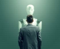 Homem de costas olhando para um robô