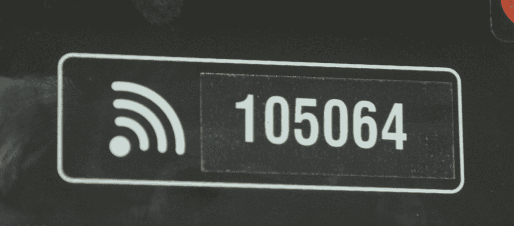 Código exibido pelas bombas possibilitará que o cliente emparelhe o celular com a máquina para verificar o abastecimento (Imagem: Olhar Digital)