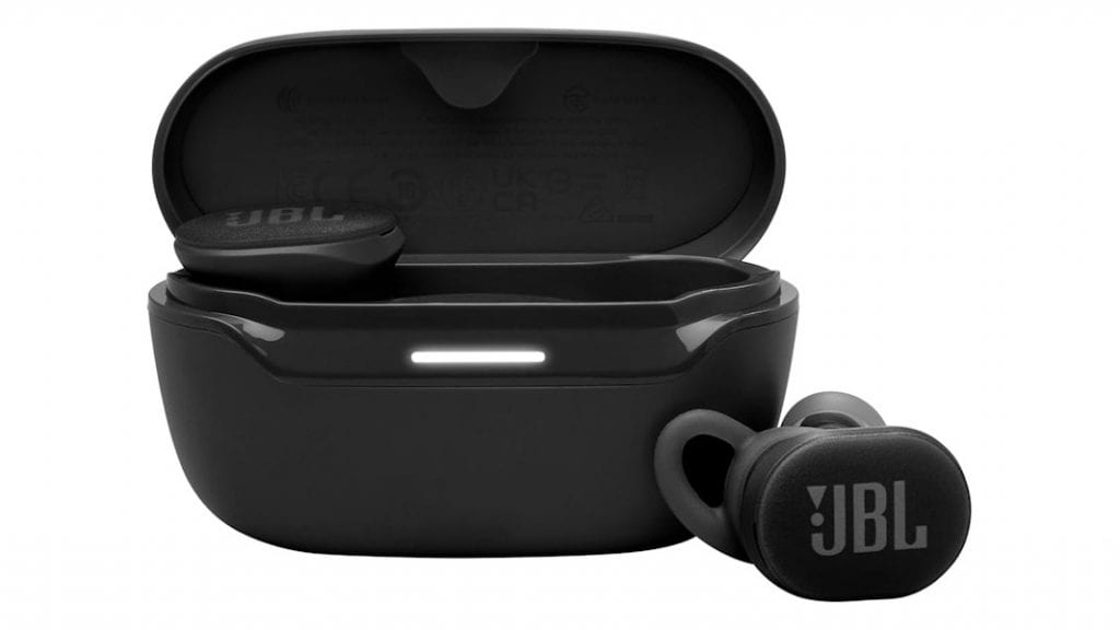 Festival de ofertas JBL: caixas de som e fones de ouvido com descontos especiais Chegou o festival de ofertas JBL, com descontos em fones de ouvido, caixas de som e acessórios de áudio. A lista, selecionada pelo Olhar Digital, inclui modelos de diferentes tamanhos e estilos, com recursos variados e preços reduzidos por tempo limitado. Confira abaixo: JBL Endurance Race TWS