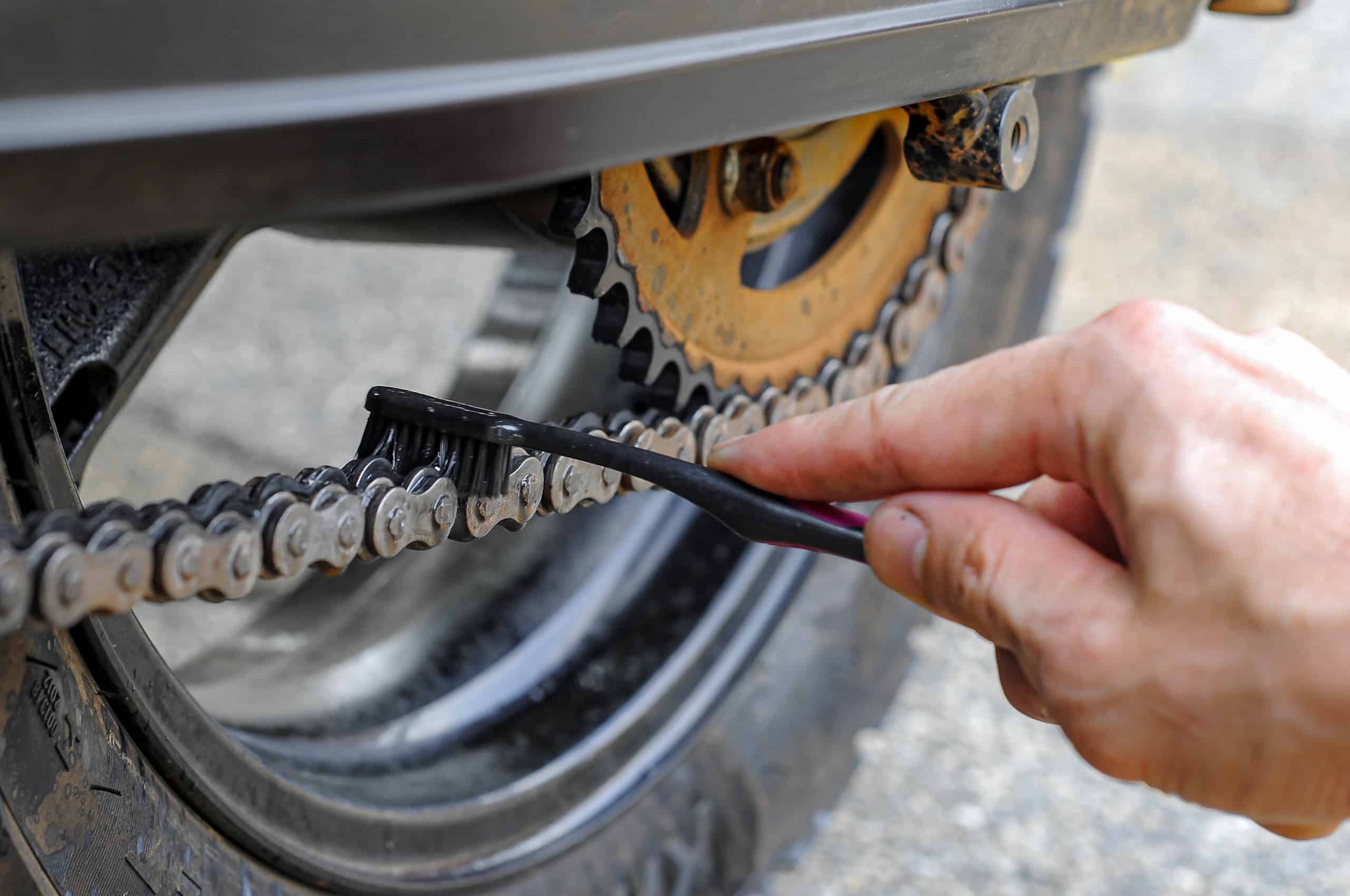 Manutenção de corrente de motocicleta