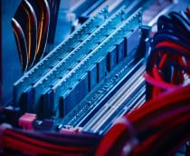 Nova memória de tungstênio alcança 1 ns de velocidade e promete impulsionar a computação de IA