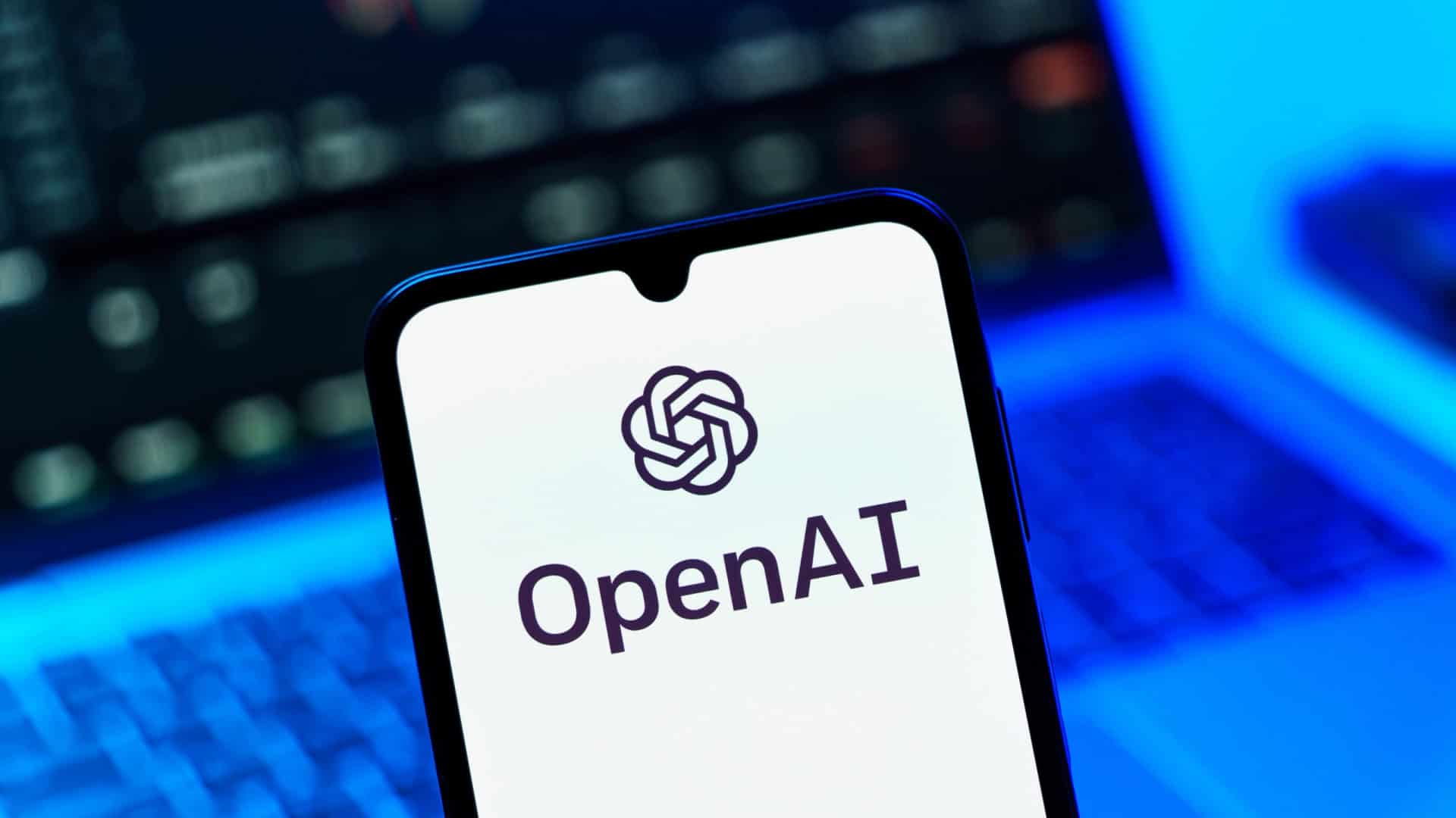 Logo da OpenAI em um smartphone