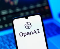 Logo da OpenAI em um smartphone