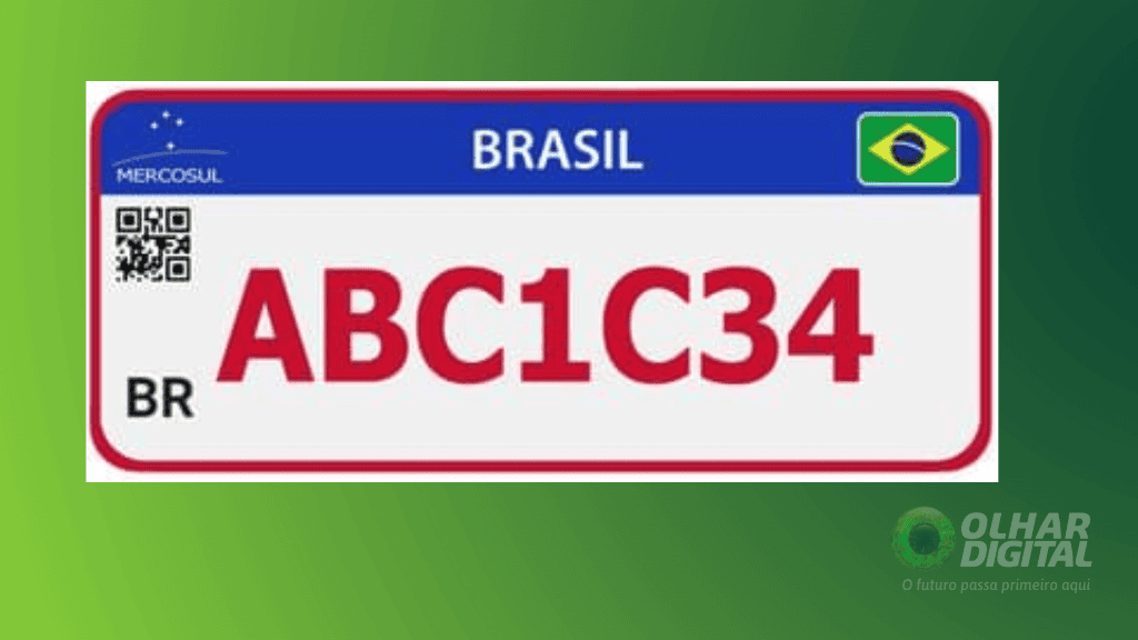Placas Mercosul com borda e caracteres vermelhos sobre fundo branco