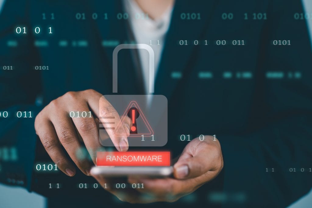 E-mail ainda é o principal meio para ataques cibernéticos O e-mail segue como um dos principais vetores de ataques cibernéticos, mesmo com a expansão de ferramentas de colaboração e aplicativos de mensagens. Essa é a conclusão do relatório “Evolving Threats in Email-Based Attacks”, publicado pela empresa de cibersegurança Trend Micro, que revela também como os ataques via e-mail continuam crescendo em complexidade. ransomware