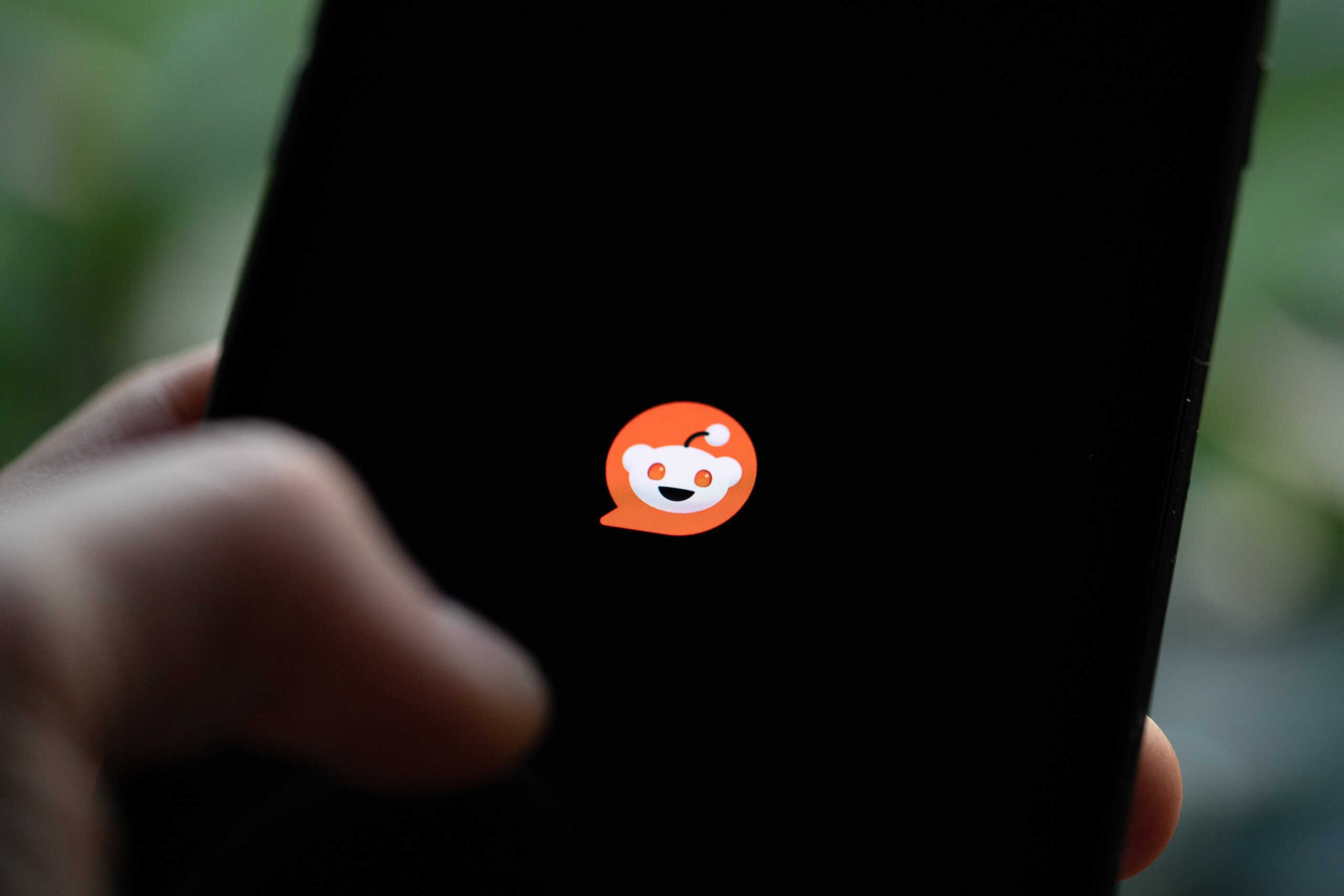 Reddit lança Answers em português com IA e foco em comunidades