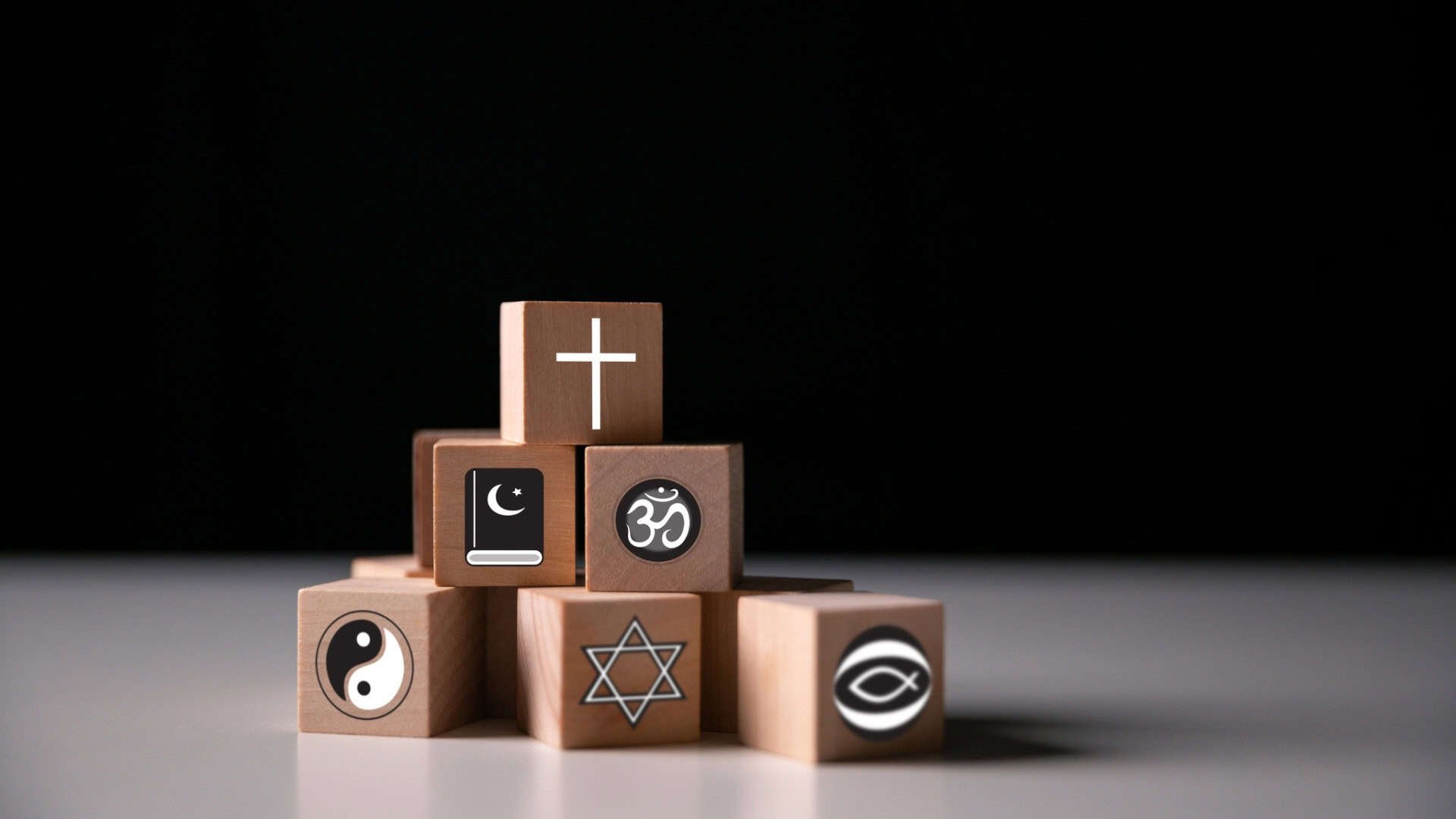 religiao-1-1920x1080