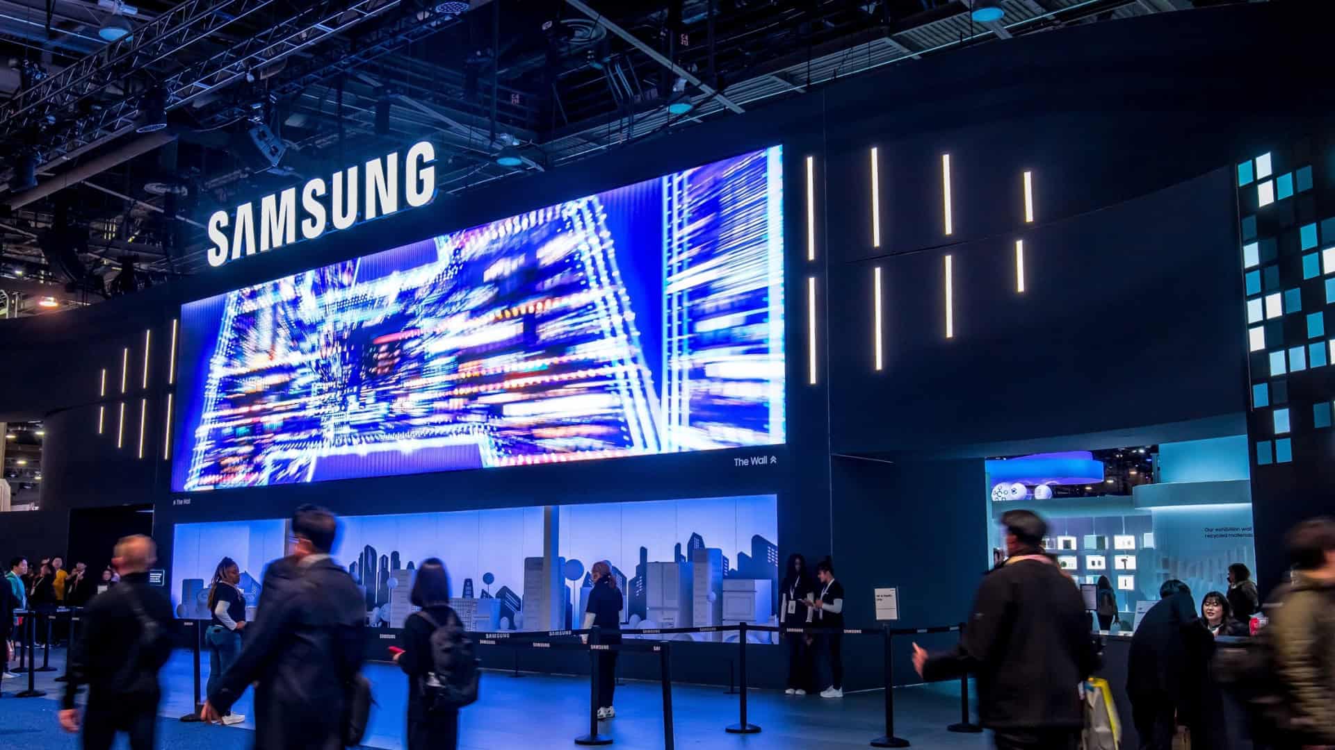 Com parcerias com Tesla e OpenAI, a Samsung prevê lucro recorde e recuperação no setor de chips.