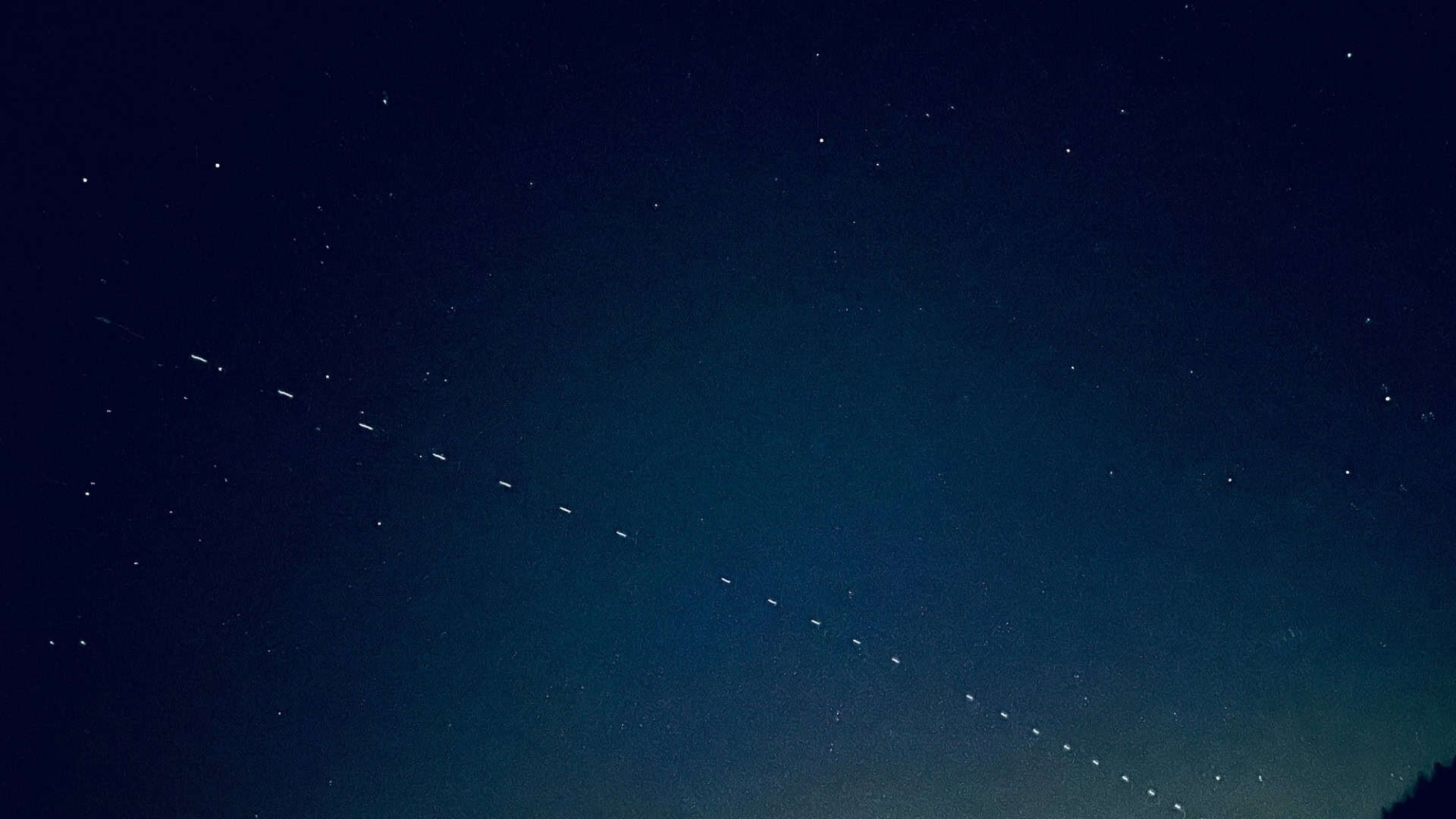 fila de satélites da starlink